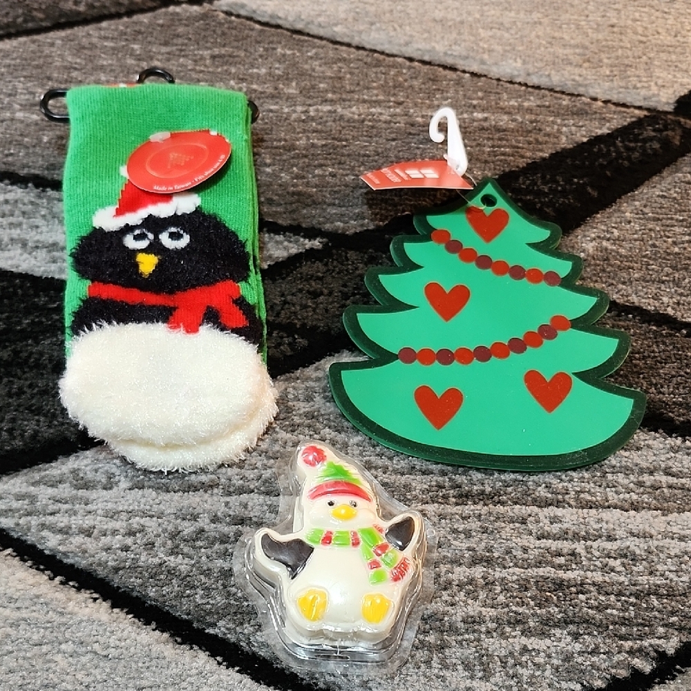 CHRISTMAS PENGUIN SOCKS SOAP & CHRISTMAS TREE POTHOLDER BUNDLE